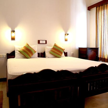 Dephani Beach Hotel Negombo Exterior photo